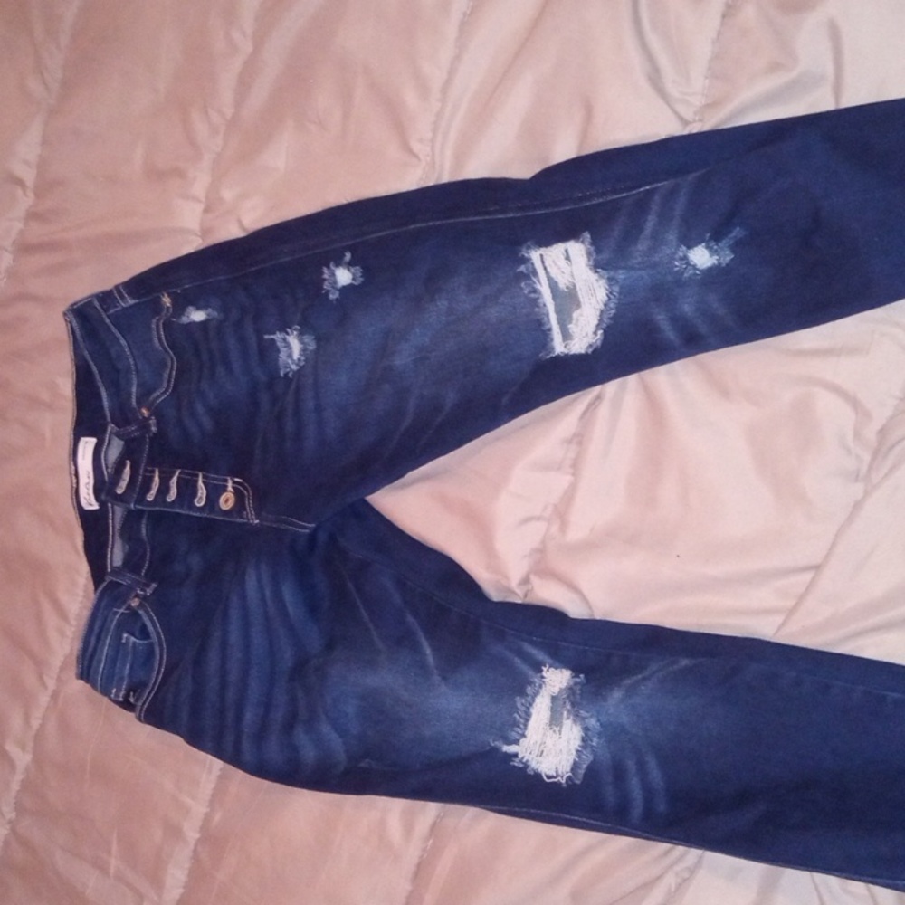 Kancan  ripped in great shape size 28